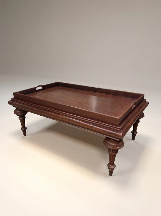 Classic teakwood coffee table with tray trên Meraaki Living.